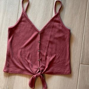 Maroon tank top with cute tye